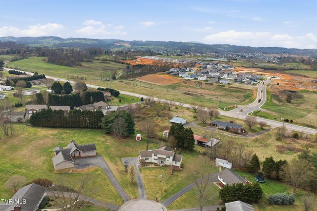 134 Ovalwood Drive, Johnson City, TN 37615