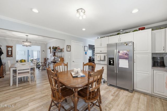 134 Ovalwood Drive, Johnson City, TN 37615