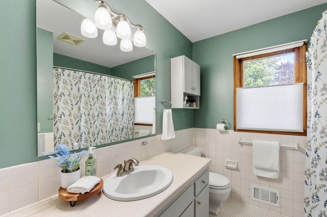 2420 Ensign Avenue N, Golden Valley, MN 55427