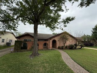 7610 Burning Hills Drive, Houston, TX 77071