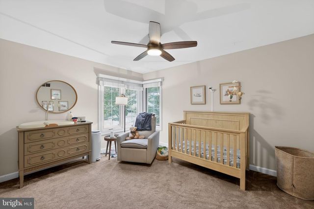 8 VILLAGE CIR, Newtown Square, PA 19073