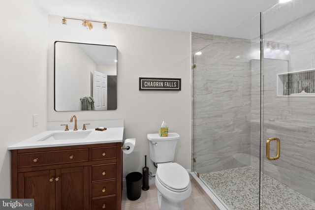 8 VILLAGE CIR, Newtown Square, PA 19073