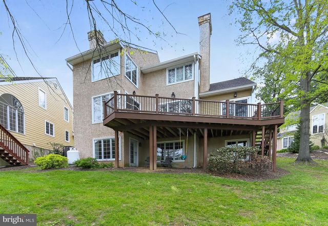8 VILLAGE CIR, Newtown Square, PA 19073