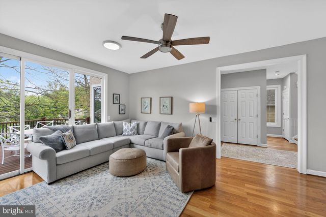 8 VILLAGE CIR, Newtown Square, PA 19073