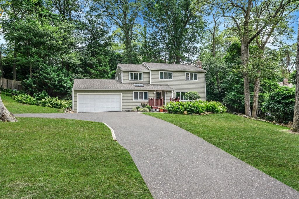 9 Lower Cross, Shoreham, NY 11786