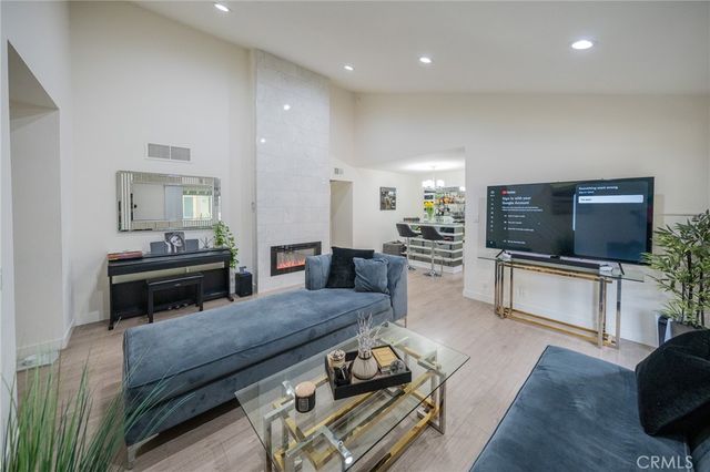 15425 Sherman Way 241, Van Nuys, CA 91406