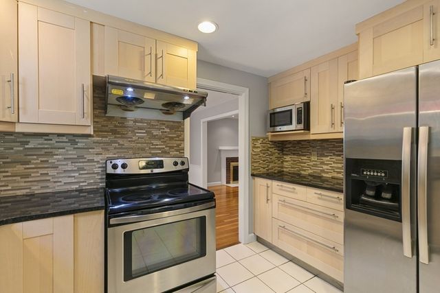 159 Bedford St 159, Lexington, MA 02420