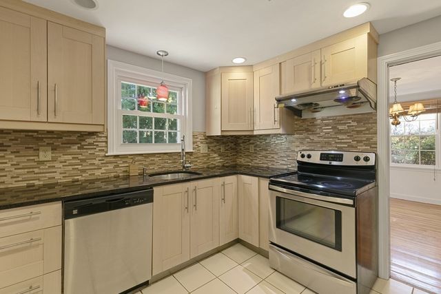 159 Bedford St 159, Lexington, MA 02420