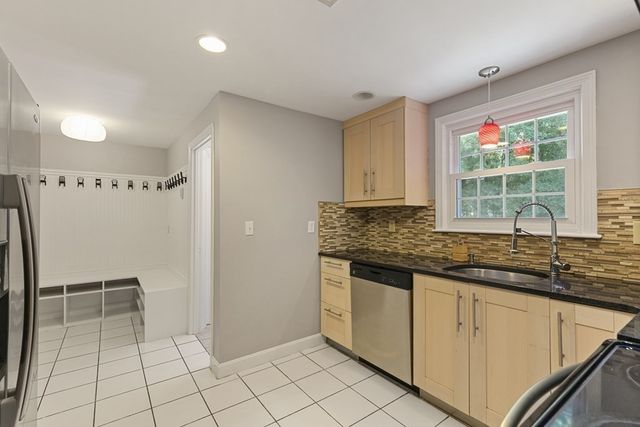 159 Bedford St 159, Lexington, MA 02420