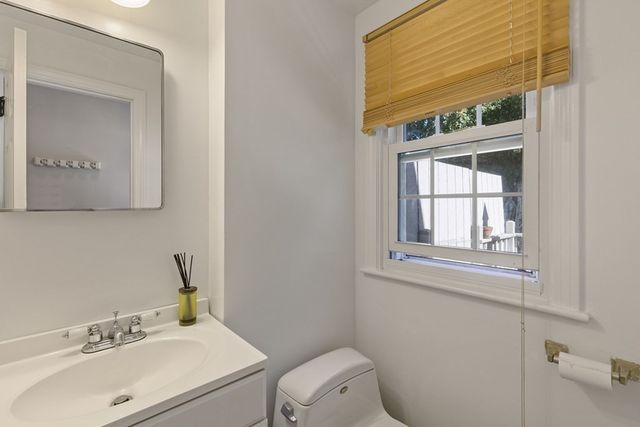 159 Bedford St 159, Lexington, MA 02420