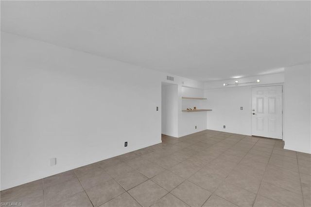 2875 Palm Beach BLVD 205, Fort Myers, FL 33916