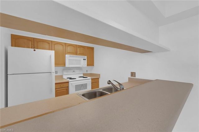 2875 Palm Beach BLVD 205, Fort Myers, FL 33916