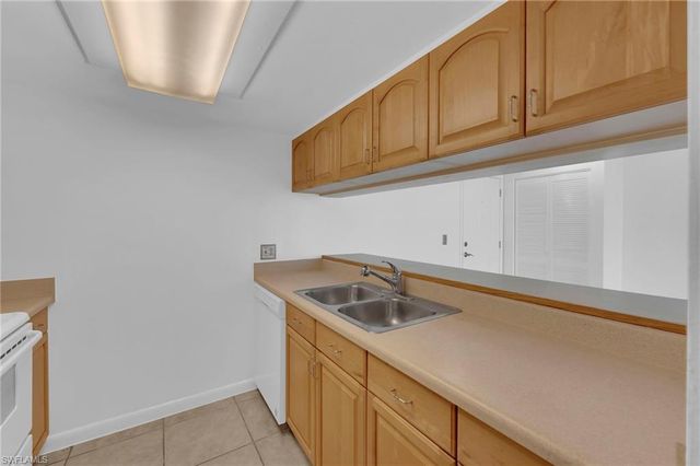 2875 Palm Beach BLVD 205, Fort Myers, FL 33916
