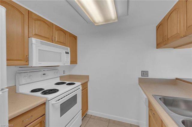 2875 Palm Beach BLVD 205, Fort Myers, FL 33916