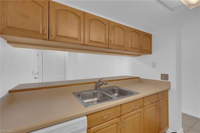 2875 Palm Beach BLVD 205, Fort Myers, FL 33916