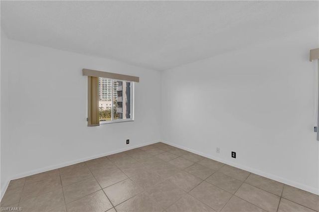 2875 Palm Beach BLVD 205, Fort Myers, FL 33916