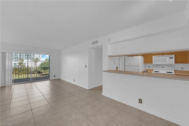 2875 Palm Beach BLVD 205, Fort Myers, FL 33916