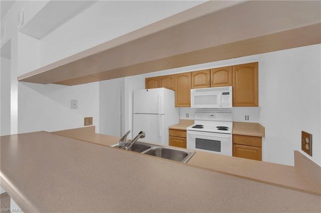2875 Palm Beach BLVD 205, Fort Myers, FL 33916