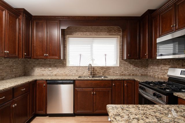 6120 W 98th Street, Oak Lawn, IL 60453