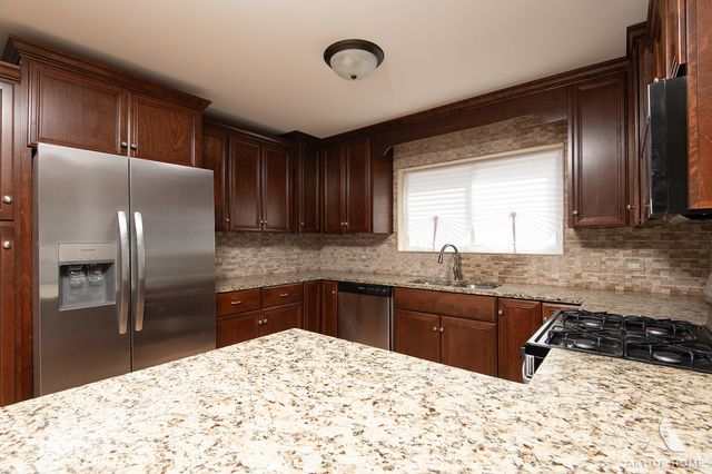 6120 W 98th Street, Oak Lawn, IL 60453