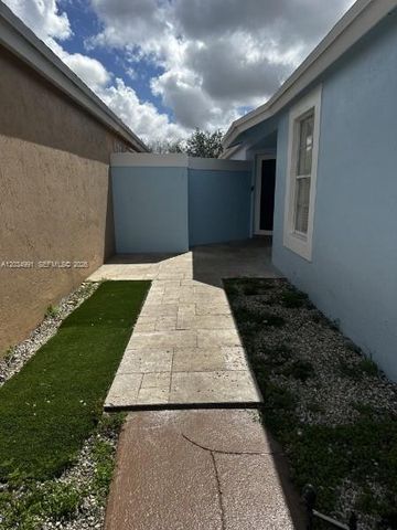 14952 SW 75th Ter, Miami, FL 33193