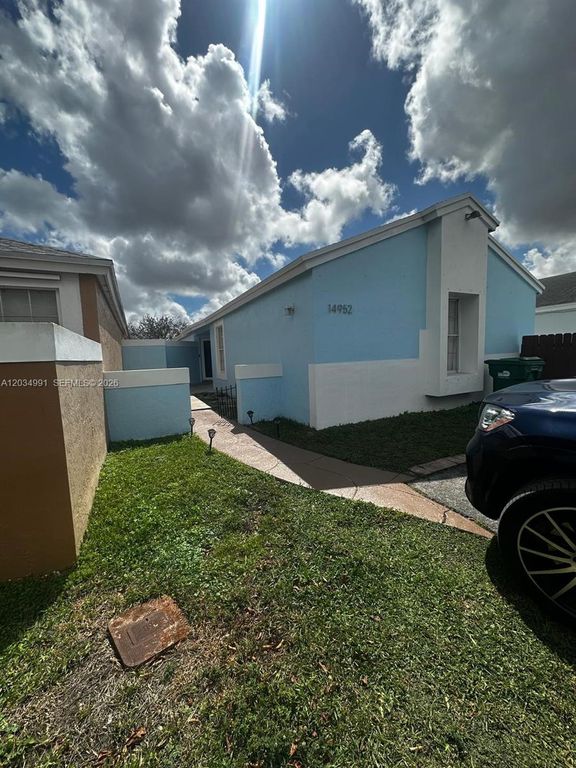 14952 SW 75th Ter, Miami, FL 33193