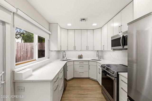 138 Stratford Place, Lakewood, NJ 08701