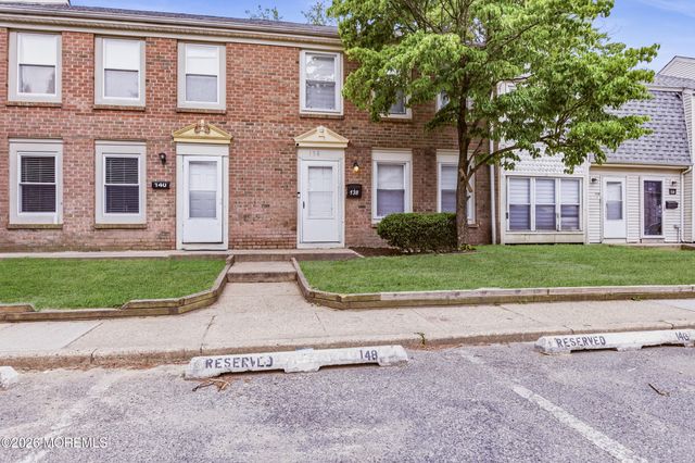 138 Stratford Place, Lakewood, NJ 08701