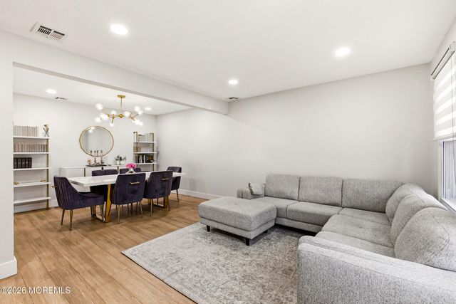 138 Stratford Place, Lakewood, NJ 08701