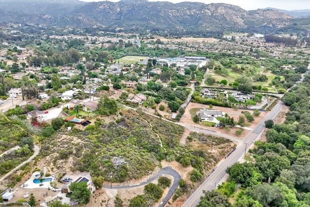 25183 Jesmond Dene Rd, Escondido, CA 92026