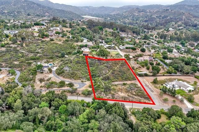 25183 Jesmond Dene Rd, Escondido, CA 92026