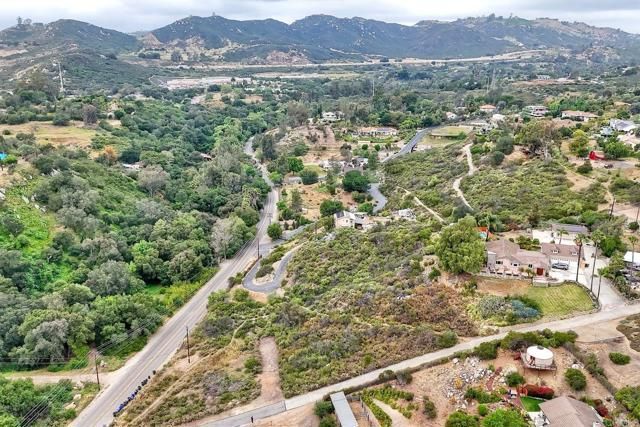 25183 Jesmond Dene Rd, Escondido, CA 92026
