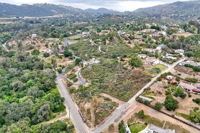 25183 Jesmond Dene Rd, Escondido, CA 92026