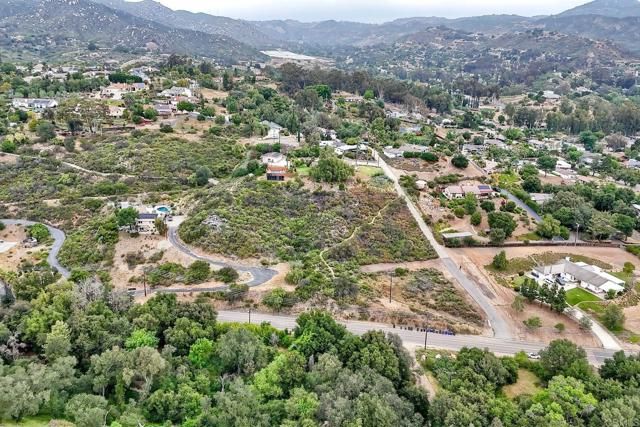 25183 Jesmond Dene Rd, Escondido, CA 92026