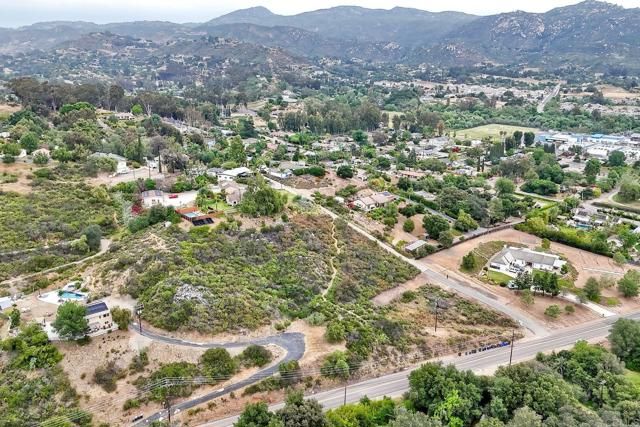 25183 Jesmond Dene Rd, Escondido, CA 92026