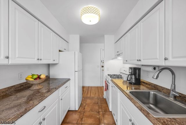 605 Grove St 16, Clifton City, NJ 07013