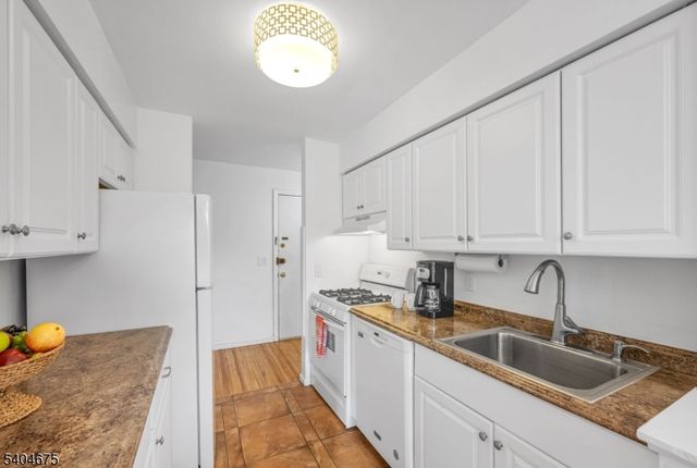 605 Grove St 16, Clifton City, NJ 07013