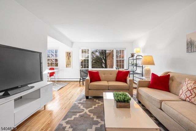 605 Grove St 16, Clifton City, NJ 07013