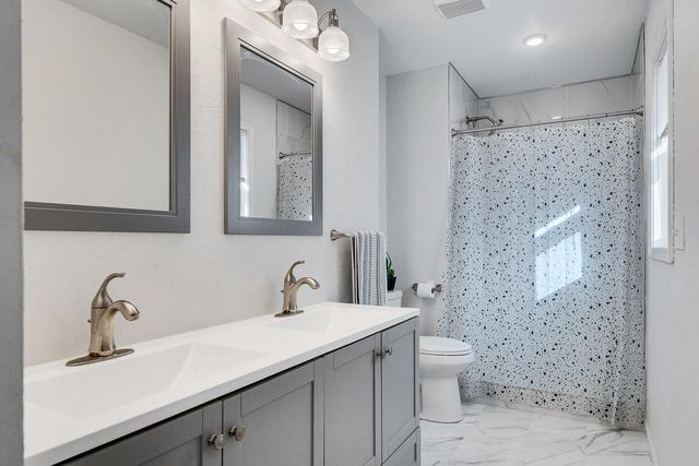 4304 Meadowlark LANE, La Crosse, WI 54601