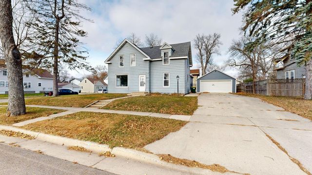 203 Trott Avenue SE, Willmar, MN 56201