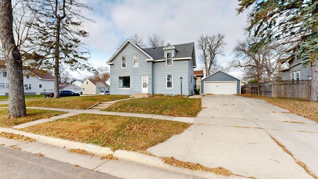 203 Trott Avenue SE, Willmar, MN 56201