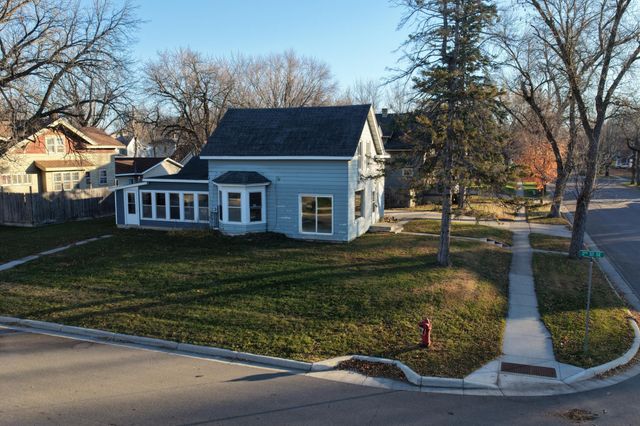 203 Trott Avenue SE, Willmar, MN 56201
