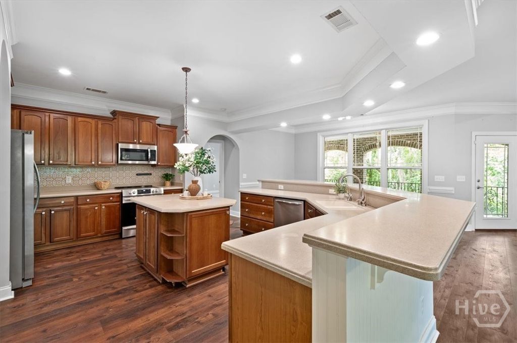 Image 13 of property listing at 2604 River Oaks Drive, Richmond Hill, GA 31324