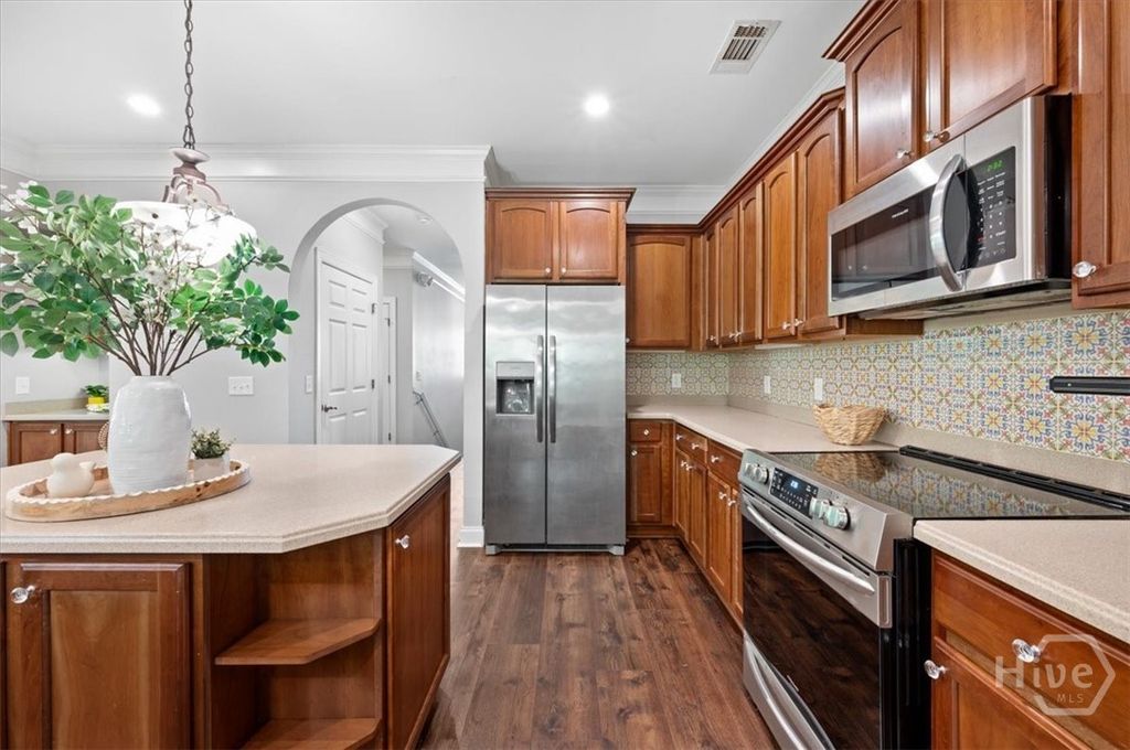 Image 14 of property listing at 2604 River Oaks Drive, Richmond Hill, GA 31324