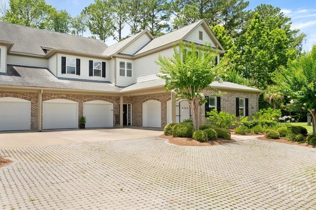 Image 2 of property listing at 2604 River Oaks Drive, Richmond Hill, GA 31324