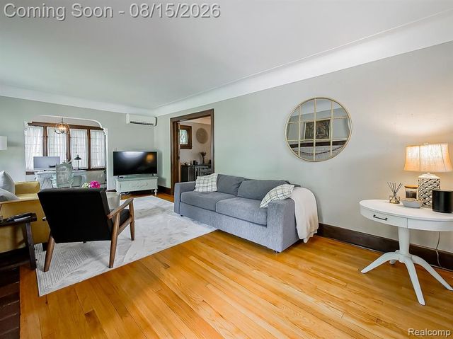 321 Aqua Court, Royal Oak, MI 48073