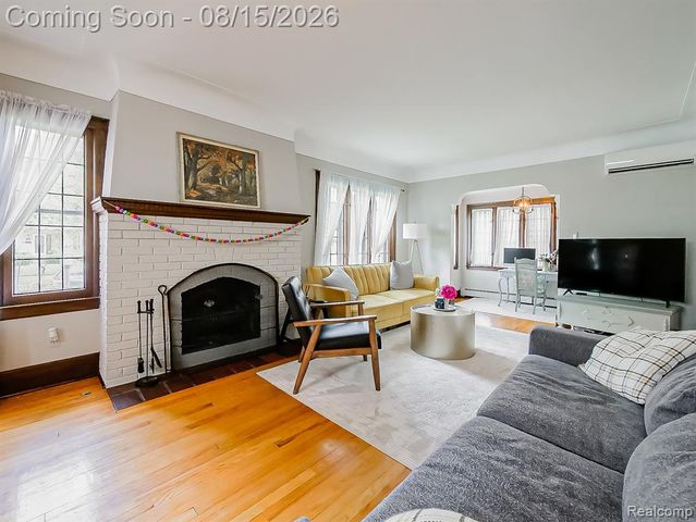 321 Aqua Court, Royal Oak, MI 48073