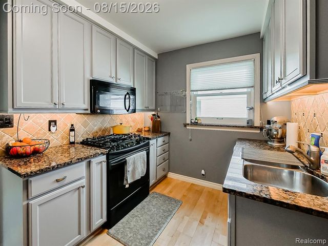 321 Aqua Court, Royal Oak, MI 48073