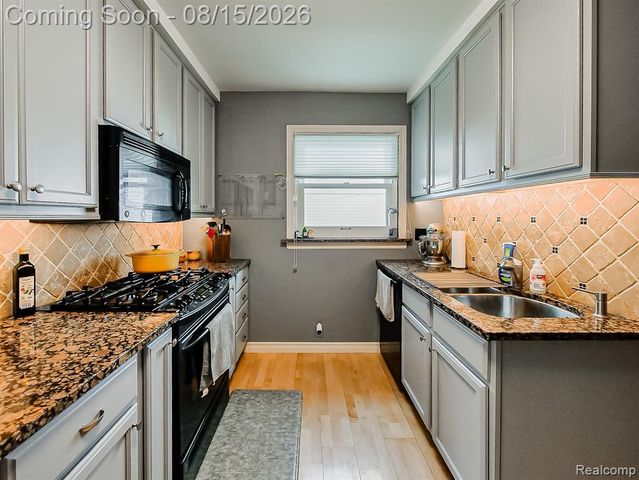 321 Aqua Court, Royal Oak, MI 48073