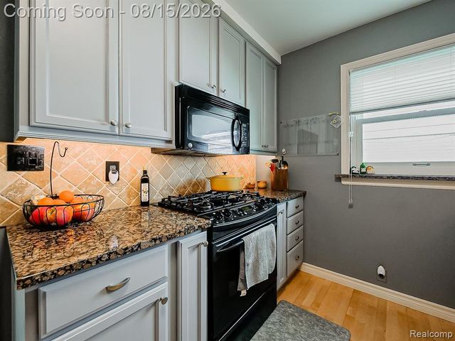 321 Aqua Court, Royal Oak, MI 48073